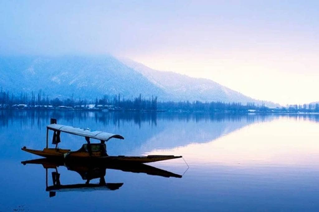 Asian tourism , Great Wall to the picturesque Kashmir valley, Asia tourist destinations, UN World Tourism Organization., Kashmiri Dal Lake,