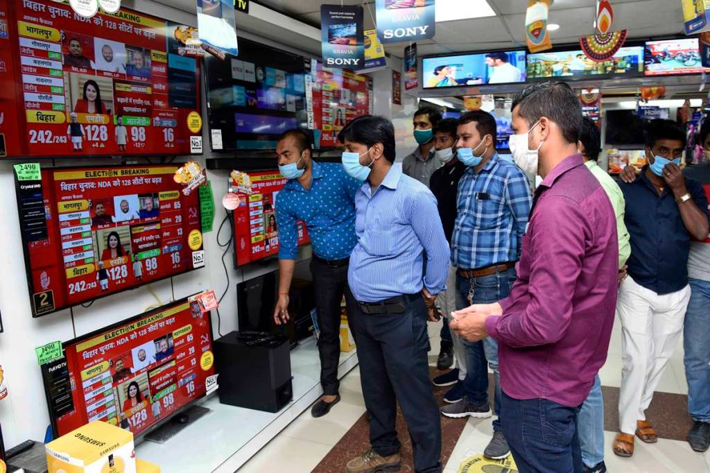 Supreme Court seeks responses from Centre, Trai on pleas against Bombay HC order upholding validity of tariff order