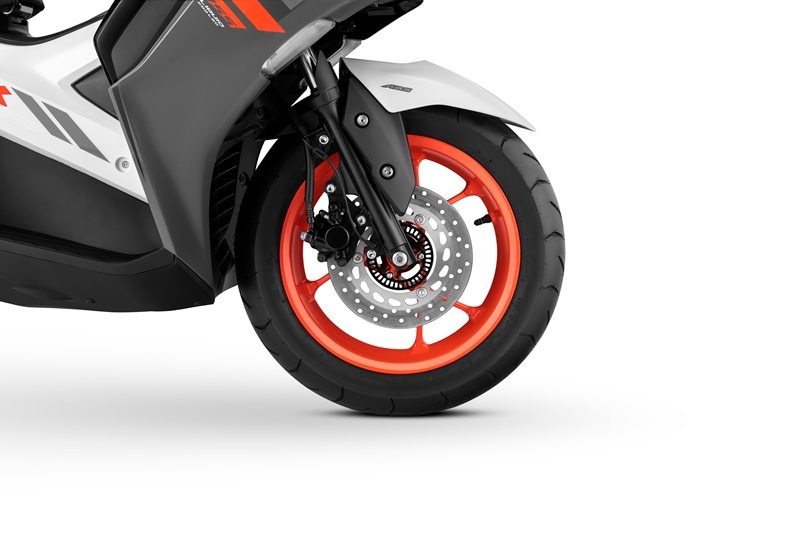 The Yamaha Aerox 155 comes with 14-inch wheels at the front and rear, which are certainly bigger than any conventional scooter in India. With this wheel size, the maxi-scooter should offer decent stability, especially at higher speeds. This statement is further cemented by the fact that the Aerox 155 gets a chunky 140-section tyre at the rear. Single-channel ABS comes as standard on the scooter.
