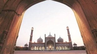 It was a time when we would go to mushairas and concerts every other day, a time when we went to the dargah of Nizamuddin Aulia on Thursday evenings to listen to qawwalis and a time when we would wake early some mornings to breakfast on 'nihaari' in Karim's restaurant that sits in the shadow of the Jama Masjid.