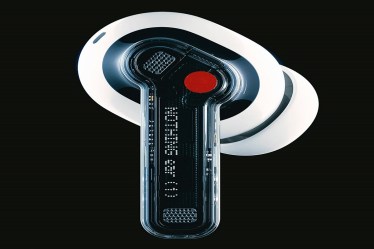 For loud and clear calls, Clear Voice Technology was specially-developed for ear (1) to reduce distracting background noises like the wind.