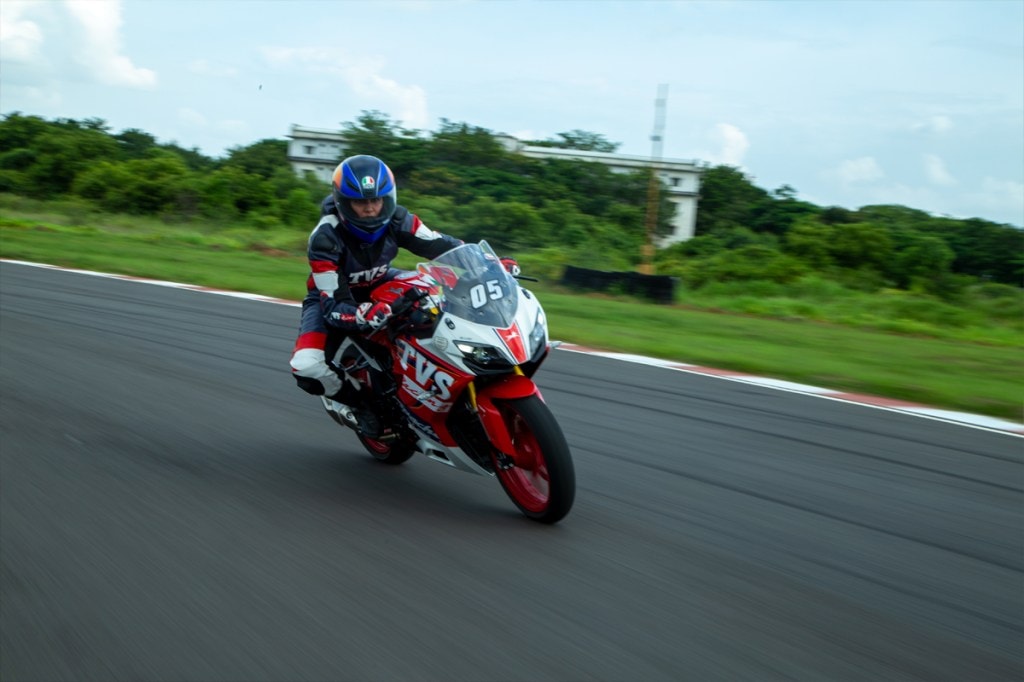 2021 TVS Apache RR310 Track Ride Review | Two steps closer to a race bike