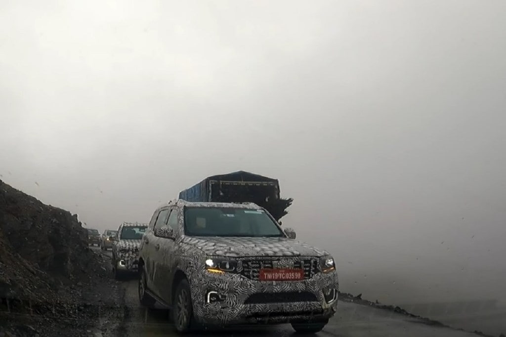 New Mahindra Scorpio seen testing in Ladakh: Gets dynamic turn indicators