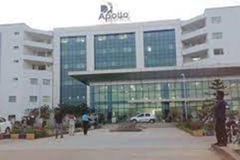 Medtronic, Apollo Hospitals Group, Hugo robotic-assisted surgery, RAS, system, robotic surgeon, Chennai