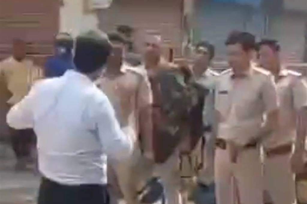 In a video clip recorded during farmers’ protest in Karnal on Saturday, Sinha was heard instructing policemen to break agitators' heads if they try to breach the barricade. In a video clip recorded during farmers’ protest in Karnal on Saturday, Sinha was heard instructing policemen to break agitators' heads if they try to breach the barricade.