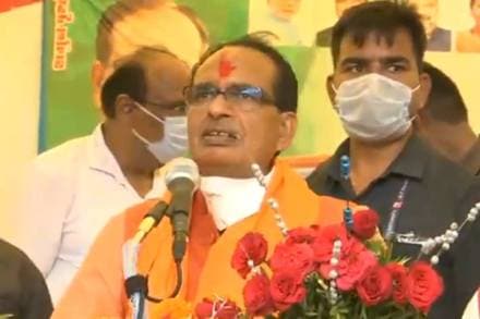 Chouhan today paid a visit to Tikamgarh, Niwari, and Mohangarh as part of his 'Jandarshan' programme.