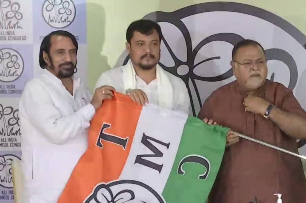 Roy, a former TMC turncoat who joined the BJP ahead of assembly polls, offered his apology for not being with the TMC in the last few months.