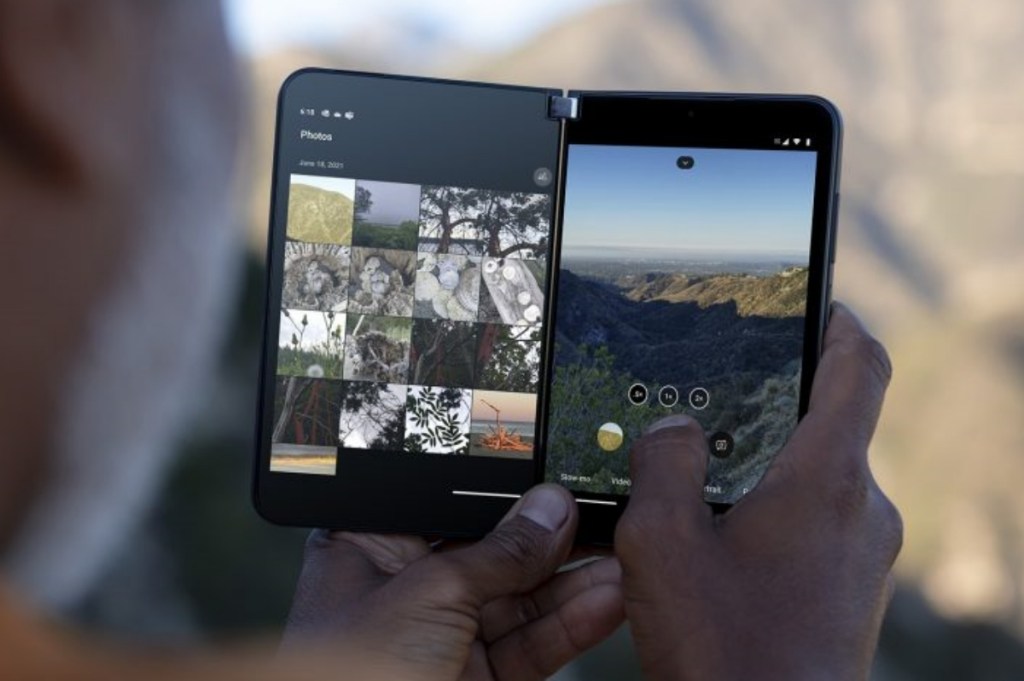 The Duo 2 has two 5.8-inch AMOLED 1344x1892p screens with 90Hz ‘adaptive’ refresh rate and Corning Gorilla Glass Victus protection.