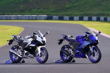 yamaha r15 v4 and r15m