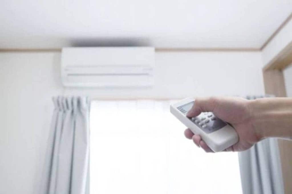 The expansion of sectors like mall, hotels, the new industrial setup, retail outlets etc, has further boosted the demand for Air Conditioners. 