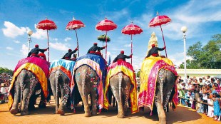 The Mysore king presides over the traditional procession in which the idol of goddess Chamudeshwari on a golden mantapa is placed on an elephant.