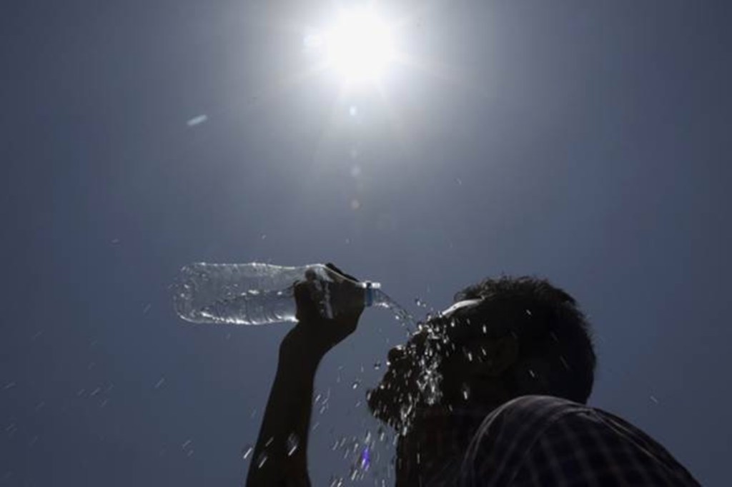 At the same time, the maximum or day temperature in MP has started increasing. It has soared by one to two degrees Celsius in the central Indian state due to the clearing of the sky as the southwest monsoon has withdrawn from large parts of the state.