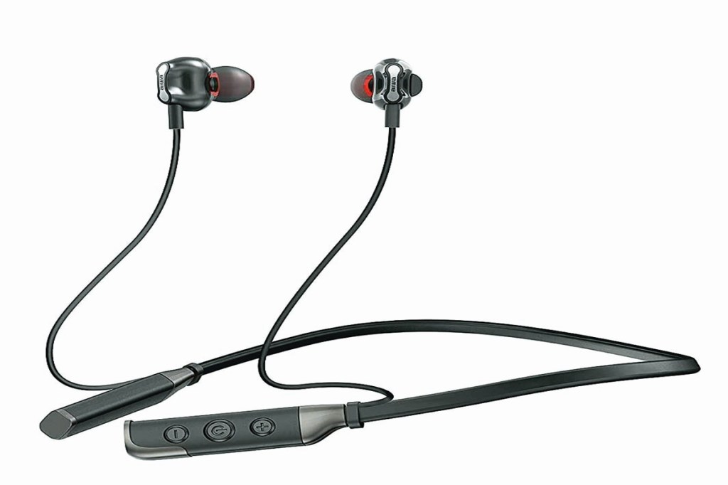 Coming to the sound it reproduces, the bass is deep, the treble is soft on the eardrums, and there is absolutely no noise, just music.