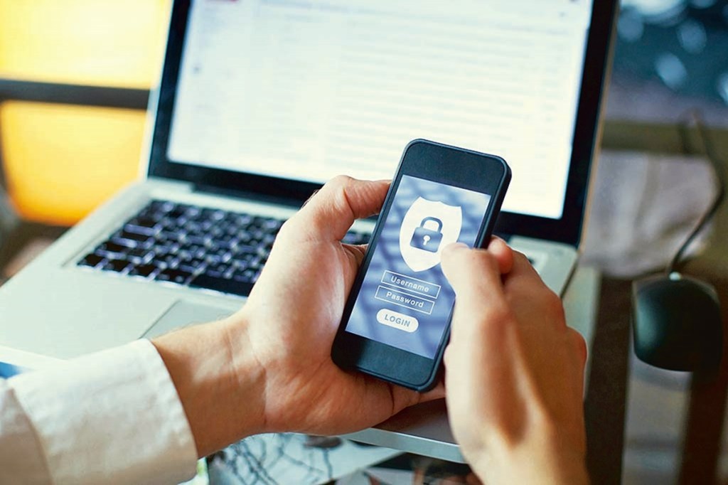 Service providers never make unsolicited phone calls for tech support. If you didn’t reach out for tech support, they won’t call you to offer tech support. Beware, scammers often fake Caller ID.