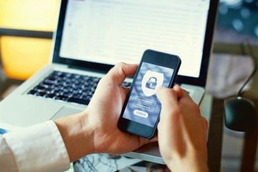 Service providers never make unsolicited phone calls for tech support. If you didn’t reach out for tech support, they won’t call you to offer tech support. Beware, scammers often fake Caller ID.
