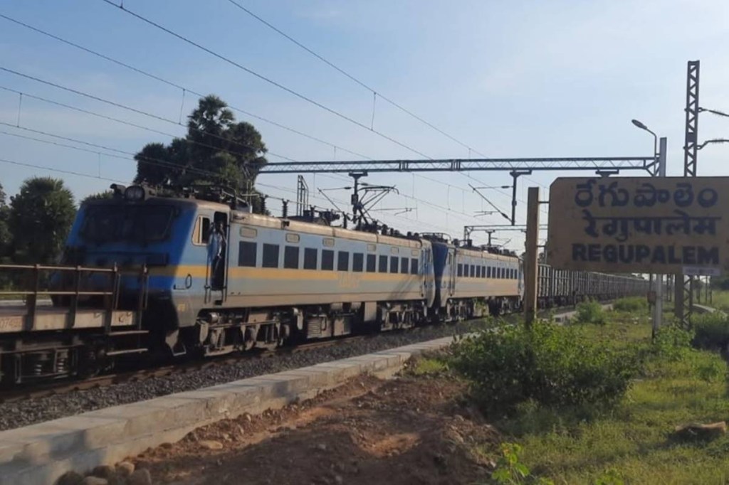 railways, long haul freight train