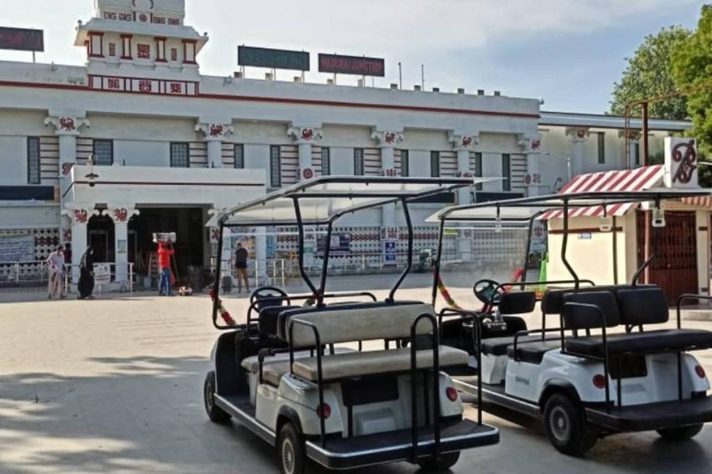 Madurai station, battery operated car