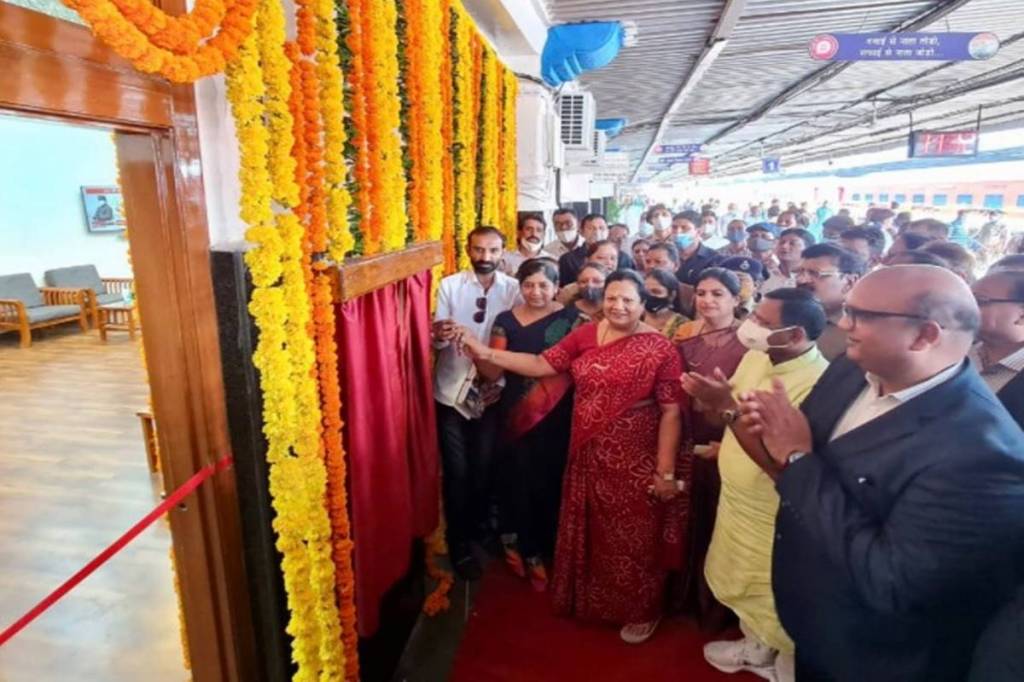 Surat railway station, railways
