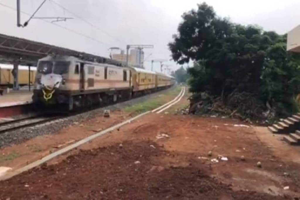 The high speed trial run on this railway section was conducted o­n 21 October 2021.