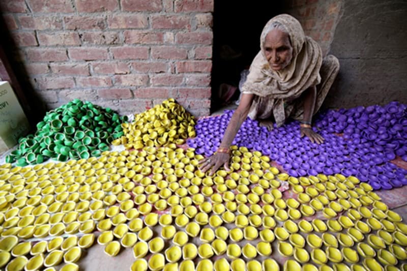 Diwali, diwali 2021, diyas on diwali, earthen lamps