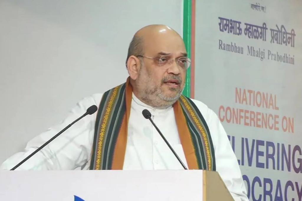 Amit Shah said that the immense support that the public gave to the Modi government helped it abolish Article 370. Amit Shah said that the immense support that the public gave to the Modi government helped it abolish Article 370.