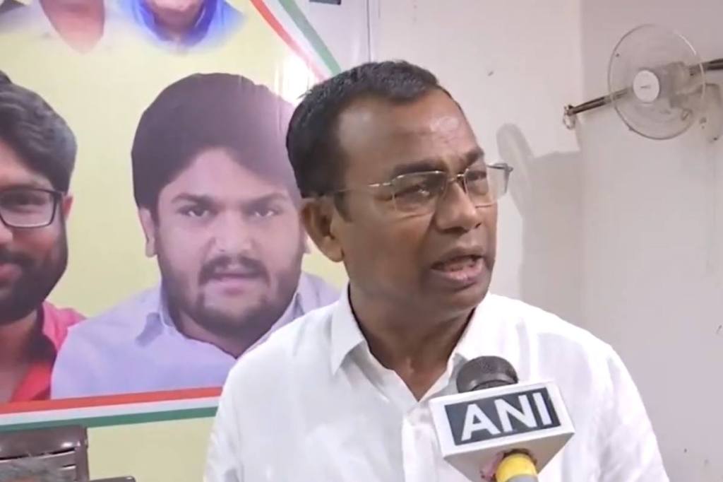 Das said that the RJD did not follow the coalition dharma but the RJD maintained that the 'Mahagathbandhan' is intact in the state.