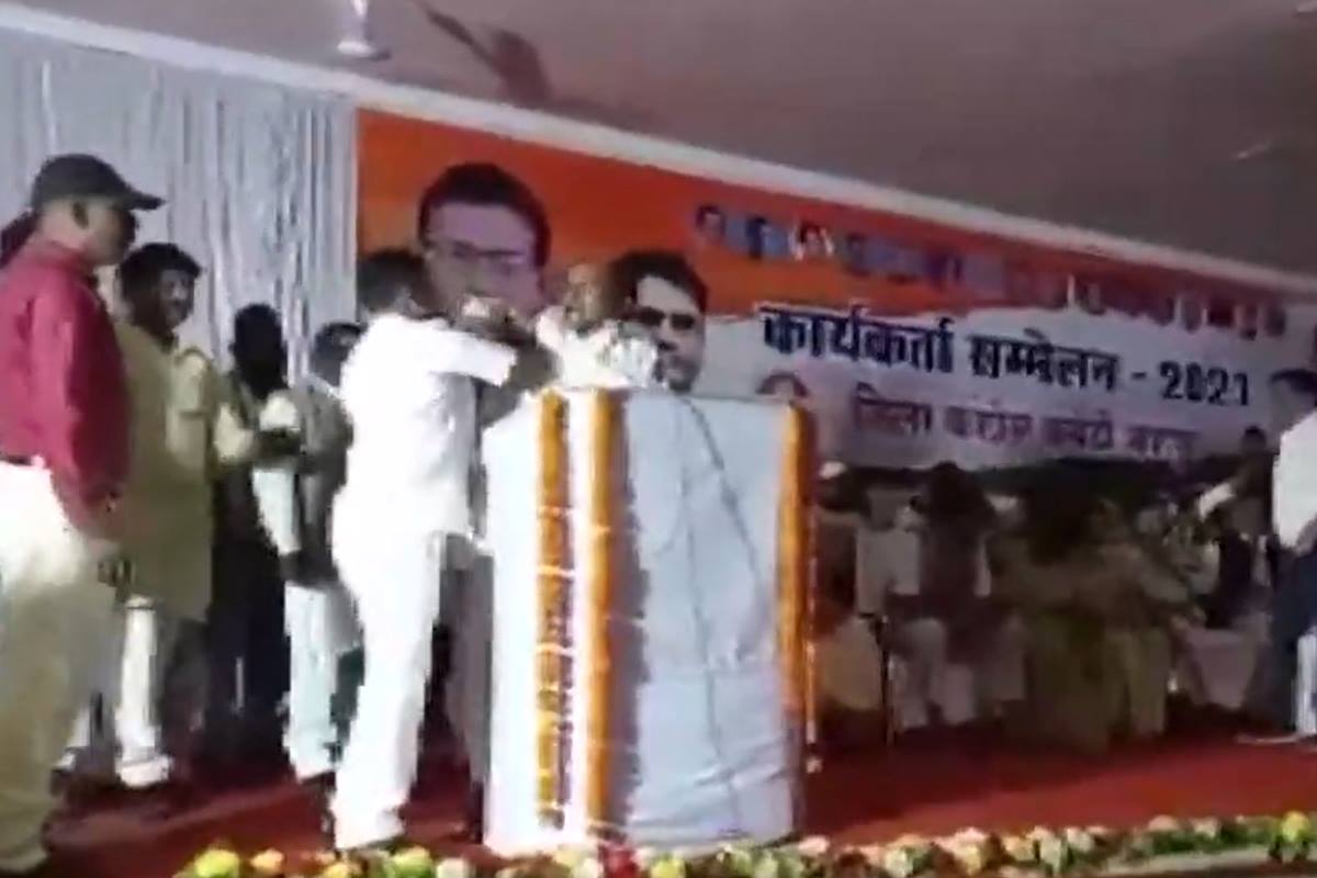 Speaking to the media later, Pawan Agarwal said that Bhupesh Baghel must vacate the CM seat and make way for TS Singh Deo. Speaking to the media later, Pawan Agarwal said that Bhupesh Baghel must vacate the CM seat and make way for TS Singh Deo.