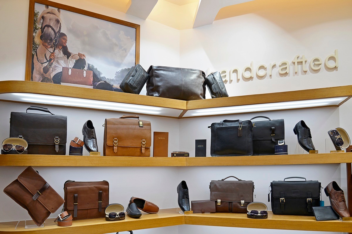 A big challenge for bags and accessories companies during the pandemic was to deal with an excess of unsold inventory, as consumers were buying only essentials.