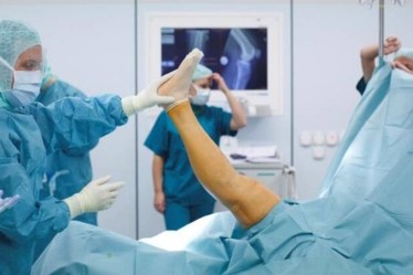 O-arm technology, knee replacement surgeries, spinal tools, surgical outcomes, CT scan, patient safety, Dr. Parag Sancheti, Sancheti Hospital, monitor, real time