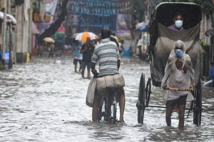 Kolkata Rain (PTI) Kolkata Rain (PTI)