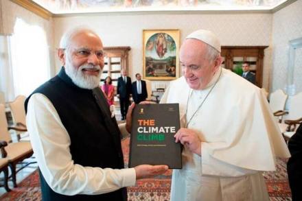 PM Modi gifts a book on India’s climate initiatives to Pope Francis. (Photo: PTI)