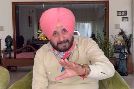  Punjab Congress chief Navjot Singh Sidhu, who submitted his resignation from the post a few days ago, today threatened to march towards Lakhimpur Kheri in Uttar Pradesh where the violence had broken on Sunday.