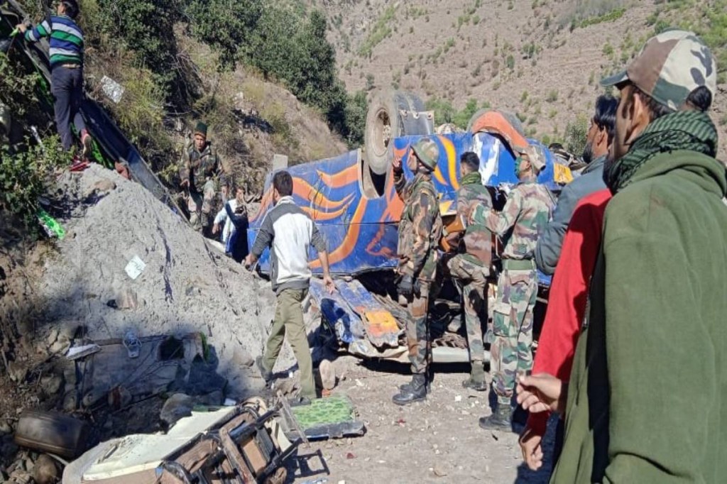 Eight people were killed and several others injured after a mini bus travelling from Thathri to Doda in Jammu and Kashmir fell into a gorge this morning. Eight people were killed and several others injured after a mini bus travelling from Thathri to Doda in Jammu and Kashmir fell into a gorge this morning.