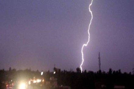 The lowest minimum temperature in Madhya Pradesh, at 17 degrees Celsius, was recorded in Nowgong in Chhattarpur and Raisen districts," he said.