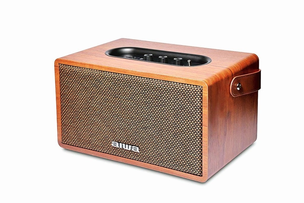 The speaker comes with knobs for easy voice control, as mentioned before it has a wireless option, and it provides you with a pretty clean and precise voice.