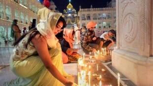 Devotees light candles at Guru Gobind Singh Gurudwara in Patna on the occasion of Deepawali (PTI Image)