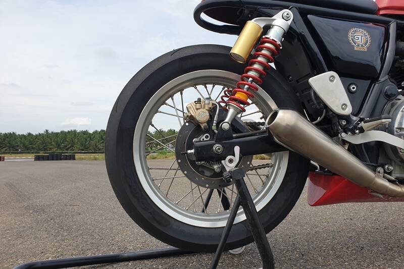 Apart from the increased power output, the GT-R 650 also has stiffer race-tuned suspension at both ends. The said suspension aims at offering better riding dynamics and more confidence to the rider, especially while riding around corners at high speeds. We clearly felt the difference when we were invited to try the GT-R 650 at Kari Motor Speedway in Coimbatore a few days back.   