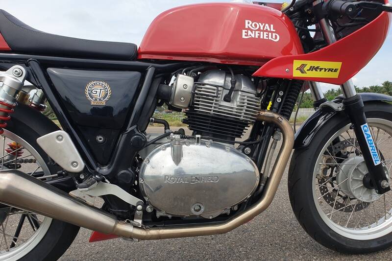 Speaking of which, the track-spec Royal Enfield Continental GT-R 650 features a new bespoke stainless steel exhaust, thanks to which Royal Enfield is claiming a 12 percent more power output for the motorcycle. For reference, the standard model is good for producing a maximum power output of 47 hp. That said, the GT-R 650 manages to cross the 50 hp mark in terms of power.