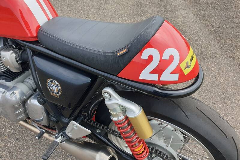 Thanks to the aforementioned changes, the Royal Enfield GT-R 650 race bike weighs a full 24 kg lighter compared to its road-legal counterpart. The reason behind this is the fact that the GT-R only keeps the racing essentials while stripping everything else out.