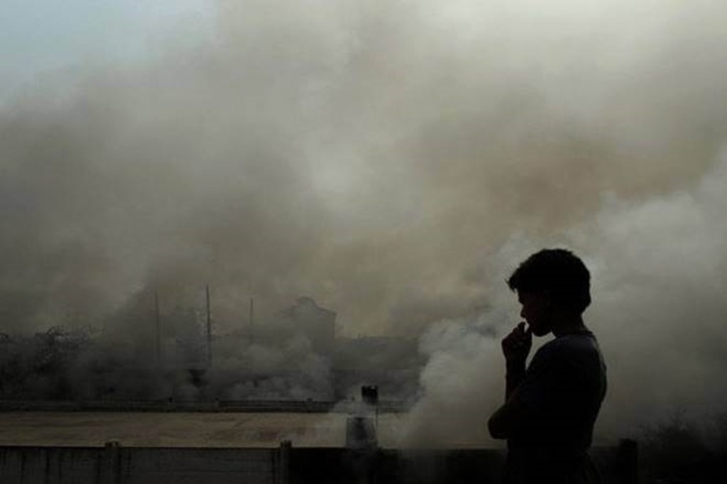Though adhering to these WHO guidelines may not be feasible for a developing country like India, the government has been taking steps to combat the problem of air pollution. (Representational image: Reuters)
