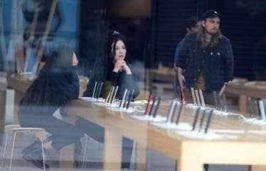 Apple Store (Reuters)