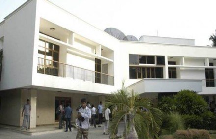 Jaya's residence , Madras High Court , Tamil Nadu Chief Minister J Jayalalithaa, Veda Nilayam', J Deepa Jayakumar, niece of Jayalalithaa and J Deepak