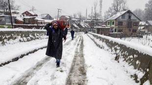min temp settles below freezing point, season's coldest night, gulmarg temperature, 'Chillai Kalan', MeT Office