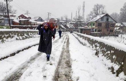 min temp settles below freezing point, season's coldest night, gulmarg temperature, 'Chillai Kalan', MeT Office min temp settles below freezing point, season's coldest night, gulmarg temperature, 'Chillai Kalan', MeT Office
