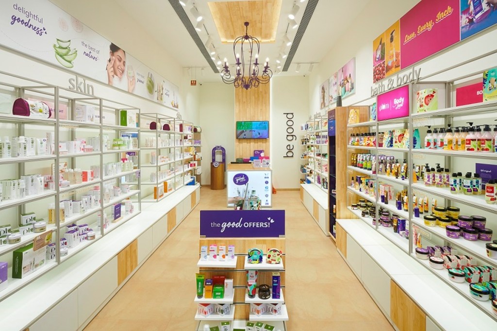 Analysts say that the move to offline retail makes sense for digital-first brands in categories where experiencing the product is an important driver for purchase
