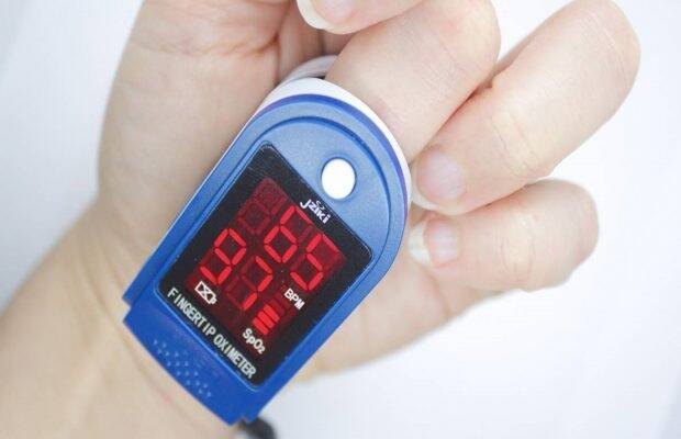 A small clip-like device that calculates the amount of oxygen in the bloodstream, pulse oximeters can be attached to the fingertip, toes, or earlobe. (Representative image)