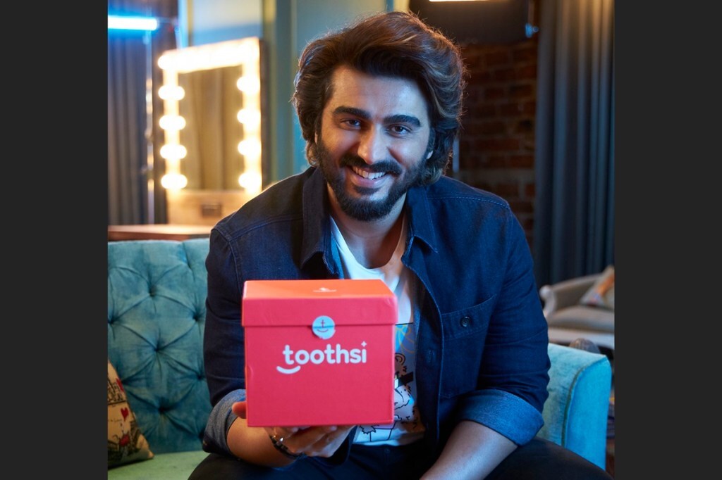 In the commercial, Arjun Kapoor recounts how metal retainers made his childhood days agonizing