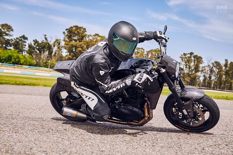 The Crow’s first run on the dyno produced 74 hp and 80 Nm of torque—a significant jump over the stock bike’s 47 hp and 51.5 Nm. To get there, STG used an 865 cc big bore kit from S&S Cycle, along with ported heads and an S&S camshaft. The upgrades also include new Rekluse clutch plates, a Gorilla quick-shifter, a larger aluminum oil cooler and K&N pod filters. The exhaust system is a combination of headers fabricated in-house, with an S&S muffler designed for the Indian FTR. There’s a carbon fiber heat shield to keep the rider’s boot safe. (Source: Bikeexif)