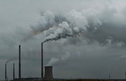 India’s National Clean Air Programme (NCAP) and the National Green Tribunal (NGT) have identified diesel generator sets as the major source of emission of particulate matter. (image: Pixabay)
