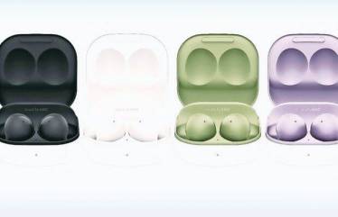 If your earbuds do not detect your voice well, such as when saying that you want to use Bixby, please check if the microphones are covered by your ear and try adjusting the position of the earbuds you are wearing.